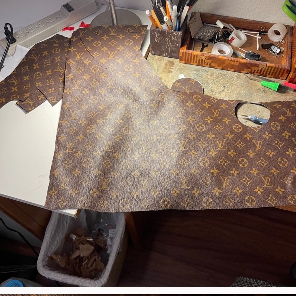 ❤️Make Me An Offer❤️Authentic LV Material - Picture 5 of 12